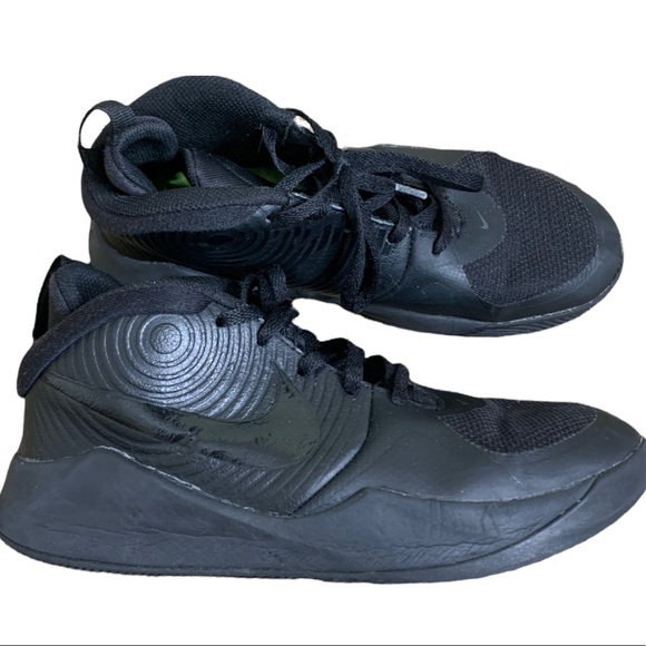 NIKE Team Hustle Size 4 Basketball Sneakers Black Size 4 - Picture 3 of 11